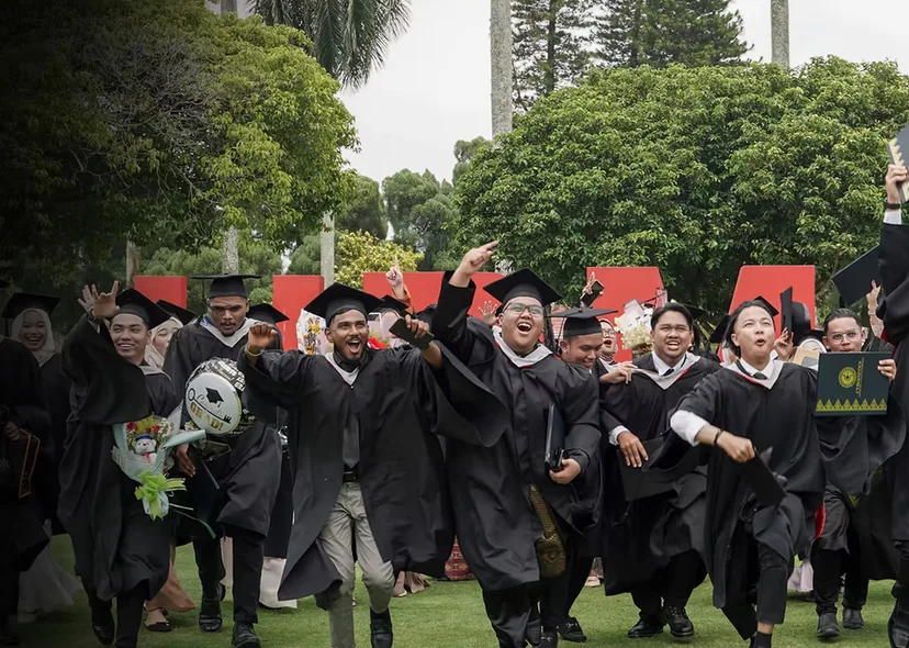 Graduan KTAC meraikan hari konvokesyen